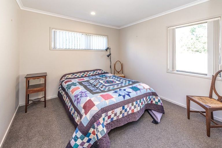Photo of property in Caversham Park, 2/7 Caversham Road, Westmere, Whanganui, 4501