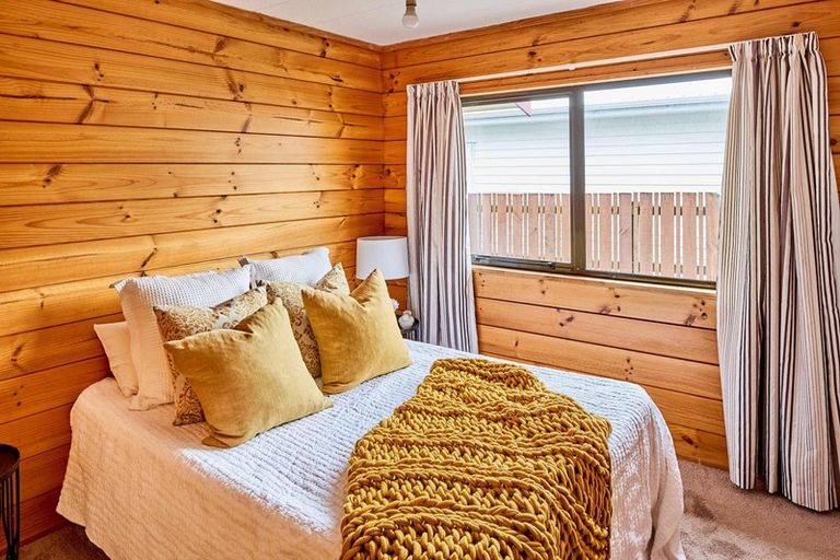 Photo of property in 27a Mana Esplanade, Paremata, Porirua, 5026