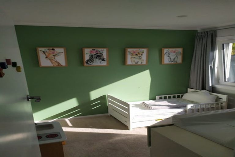 Photo of property in 2/1 Pemberton Avenue, Bayview, Auckland, 0629