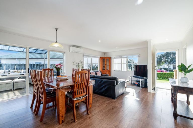 Photo of property in 15 Espalier Drive, Henderson, Auckland, 0612