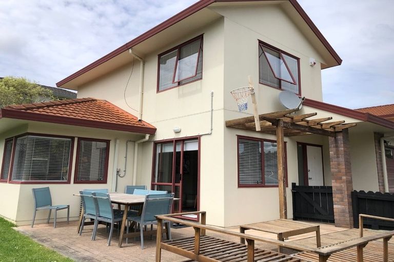 Photo of property in 2/30 Roanoke Way, Albany, Auckland, 0632