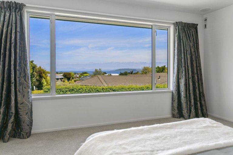 Photo of property in 19 Magnolia Rise, Waipahihi, Taupo, 3330