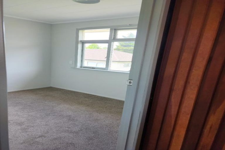 Photo of property in 32 Fruitvale Road, New Lynn, Auckland, 0600