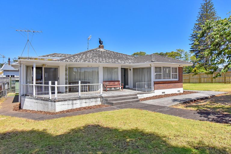 Photo of property in 1 Tanners Road, Mangere Bridge, Auckland, 2022