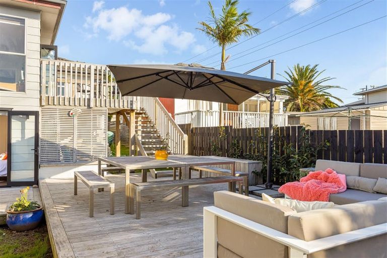 Photo of property in 123 Waimumu Road, Massey, Auckland, 0614