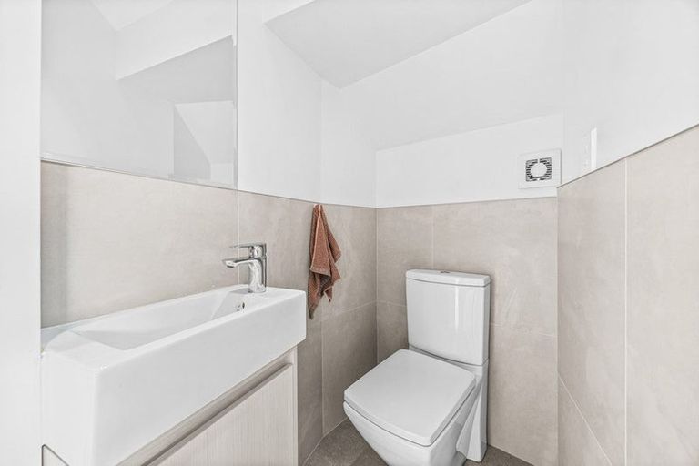Photo of property in 2 Koropiko Lane, Flat Bush, Auckland, 2019