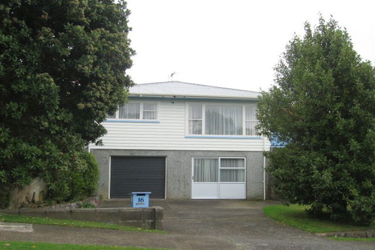 Photo of property in 16b Saint Edmund Crescent, Tawa, Wellington, 5028