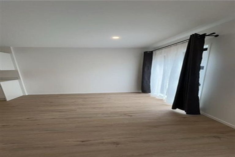 Photo of property in 64 Rauemi Way, Te Atatu South, Auckland, 0610