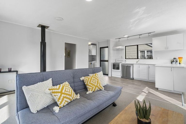 Photo of property in 2/1159 High Street, Taita, Lower Hutt, 5011