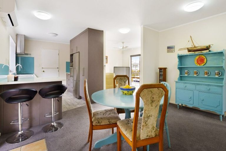 Photo of property in 84 Unsworth Drive, Unsworth Heights, Auckland, 0632