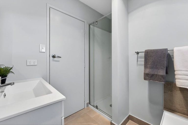 Photo of property in 7 Hinton Place, Weymouth, Auckland, 2103
