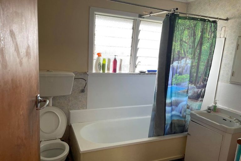 Photo of property in 2/151b Wallace Road, Mangere Bridge, Auckland, 2022