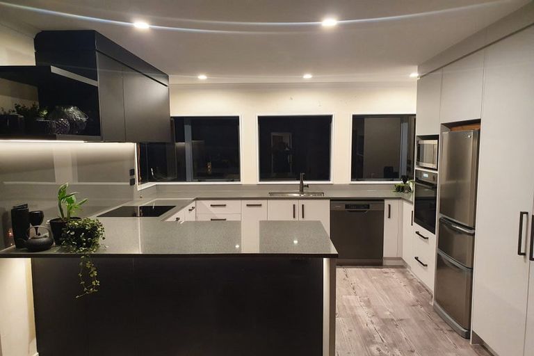 Photo of property in 4 Heaphy Place, Pukehangi, Rotorua, 3015