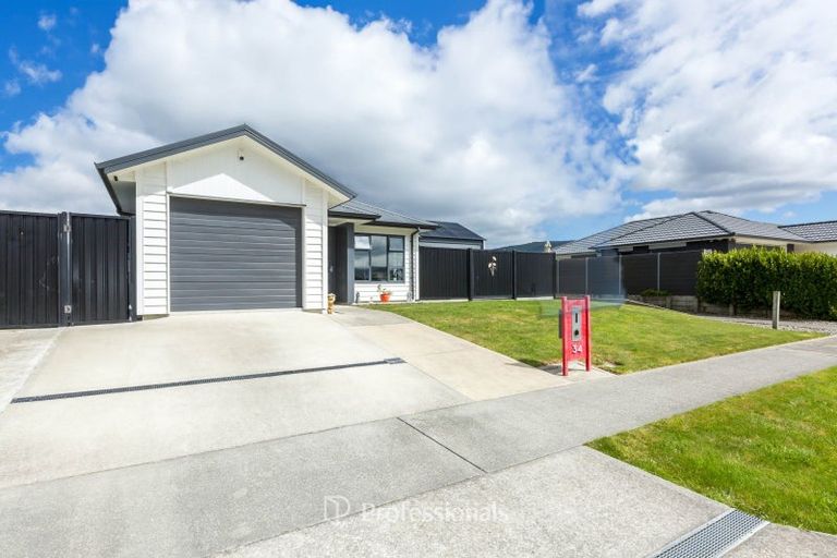 Photo of property in 34 Filmer Crescent, Wallaceville, Upper Hutt, 5018