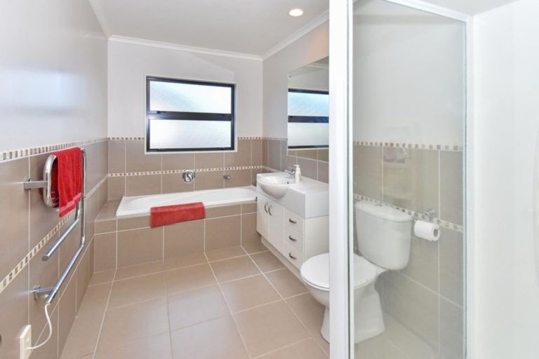 Photo of property in 13 Savona Drive, Flat Bush, Auckland, 2016