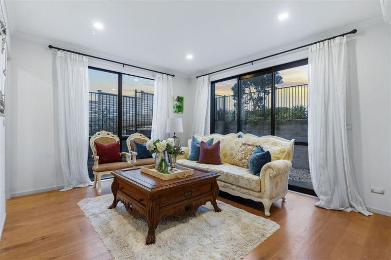 Photo of property in 11 Headland Drive, Long Bay, Auckland, 0630