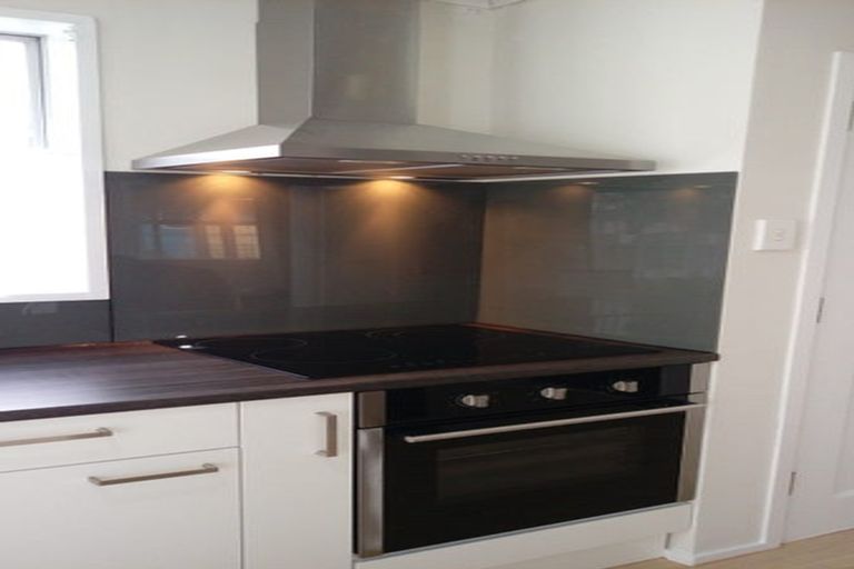 Photo of property in 325 Roscommon Road, Clendon Park, Auckland, 2103