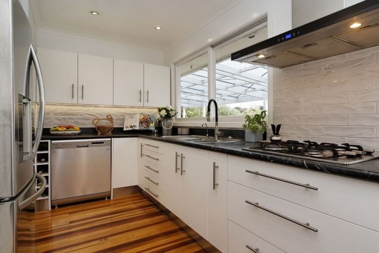 Photo of property in 315 Sturges Road, Henderson Valley, Auckland, 0612