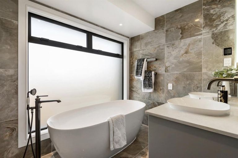 Photo of property in 20 Beach Road, Castor Bay, Auckland, 0620