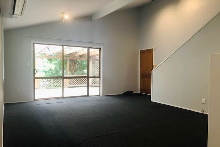 Photo of property in 2/68 Cockayne Crescent, Sunnynook, Auckland, 0620