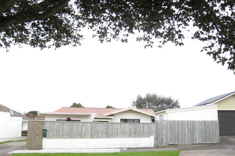 Photo of property in 22 Record Street, Fitzroy, New Plymouth, 4312