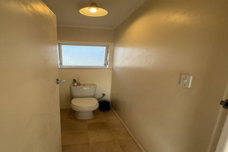 Photo of property in 21 Normandy Place, Henderson, Auckland, 0610