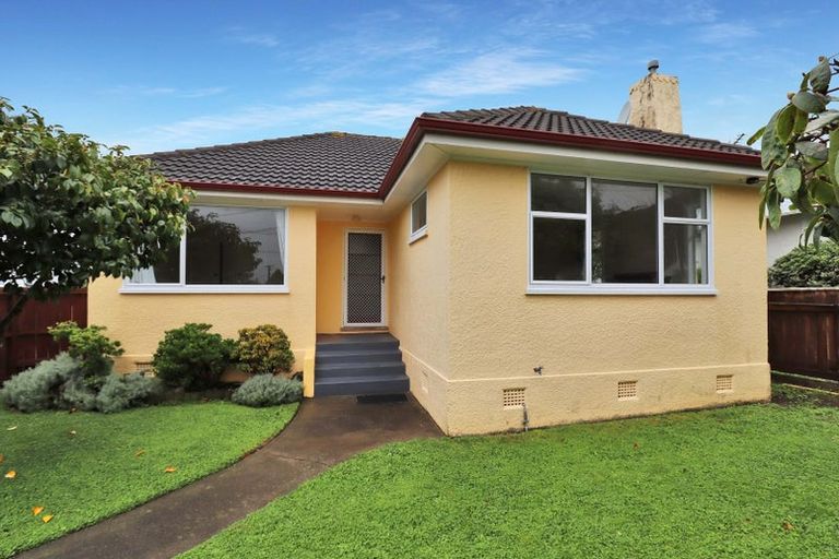Photo of property in 39 Birdwood Road, Waterloo, Lower Hutt, 5011