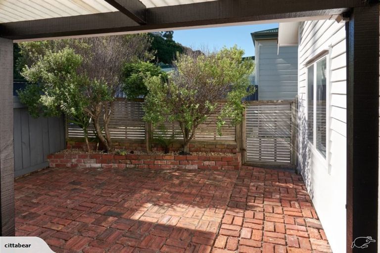 Photo of property in 40 Derwent Street, Island Bay, Wellington, 6023