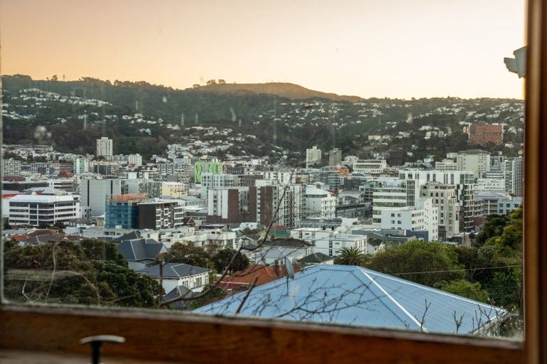 Photo of property in 16 Stafford Street, Mount Victoria, Wellington, 6011