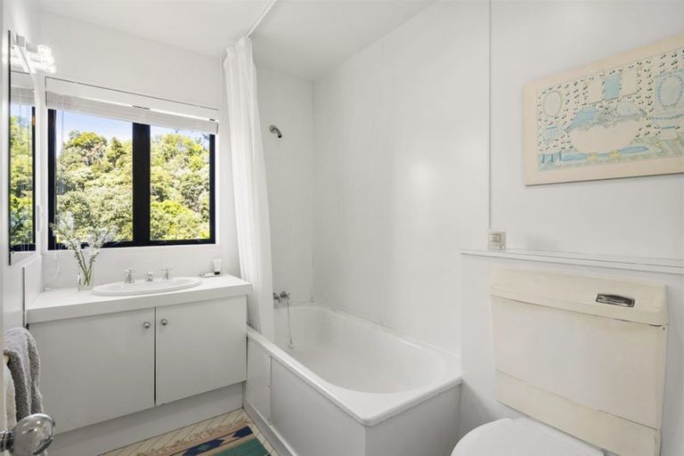 Photo of property in 18 Patanga Crescent, Thorndon, Wellington, 6011