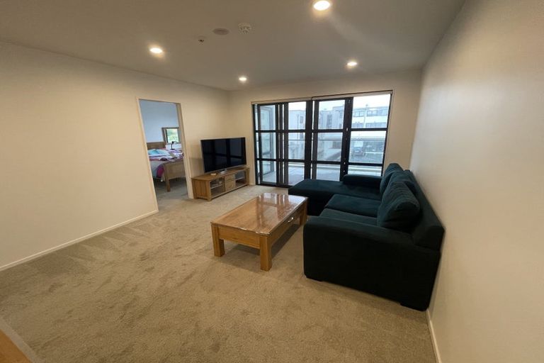 Photo of property in Apollo Apartments, 201/46 Rosedale Road, Rosedale, Auckland, 0632