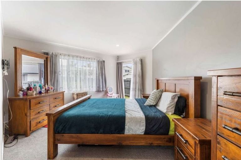 Photo of property in 2/296 Wairau Road, Glenfield, Auckland, 0629