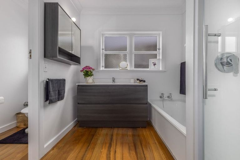 Photo of property in 14 Duke Street, Levin, 5510