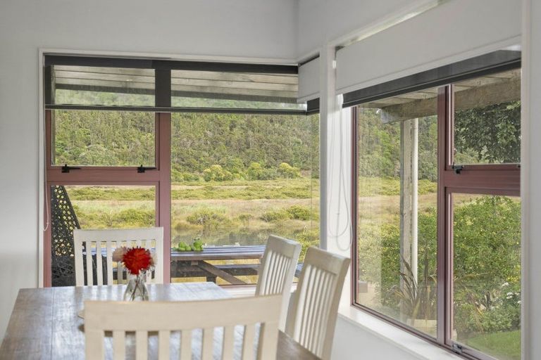 Photo of property in 106 Whitby Place, Whangamata, 3620