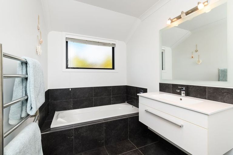 Photo of property in 44 Chestnut Close, Kelvin Grove, Palmerston North, 4414