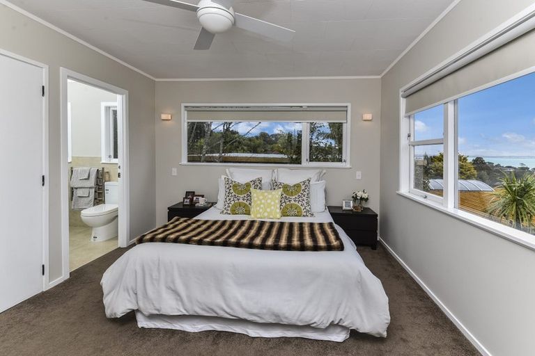 Photo of property in 3 Anchor Place, Beach Haven, Auckland, 0626