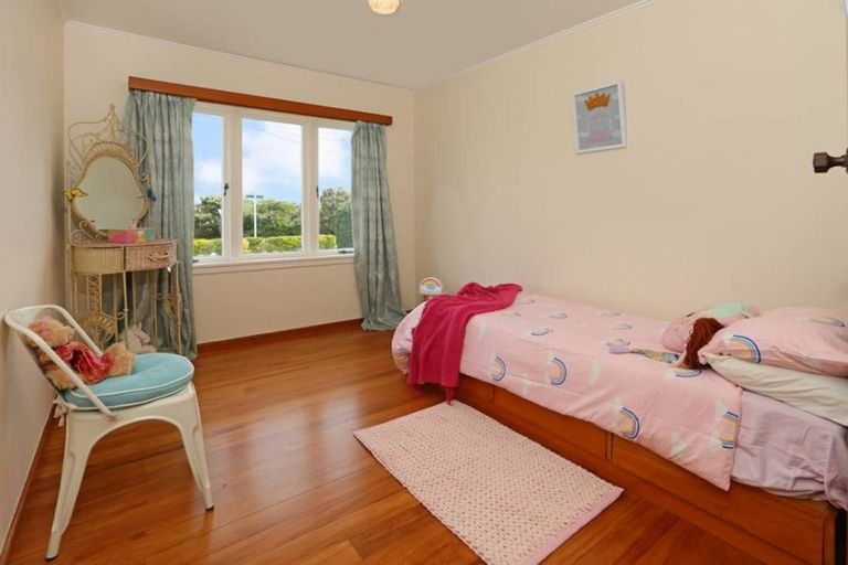 Photo of property in 50 Matipo Road, Te Atatu Peninsula, Auckland, 0610