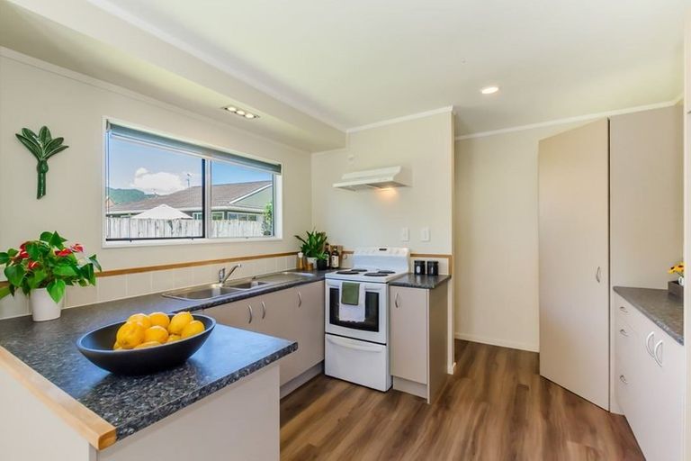 Photo of property in 2a Stuart Street, Waikanae, 5036