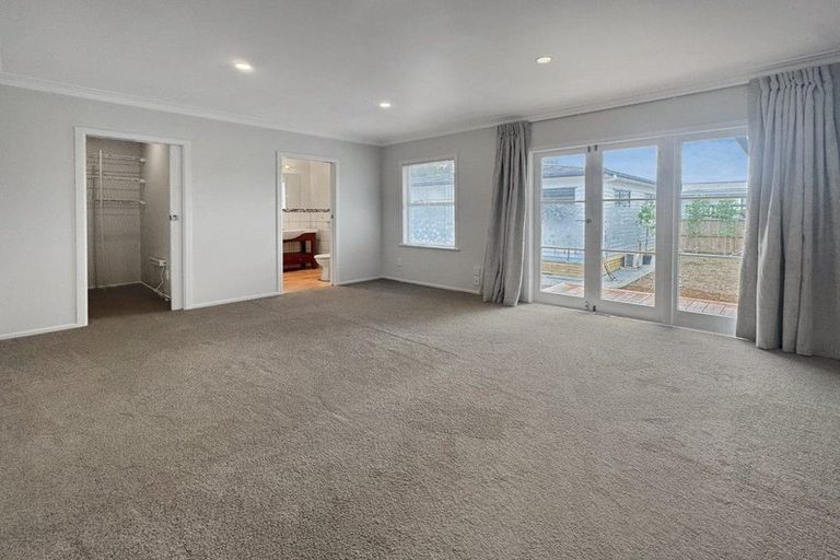 Photo of property in 55 Cambridge Road, Riverhead, 0820