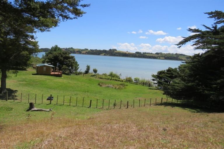 Photo of property in 18 Omarae Road, Pahi, Paparoa, 0571