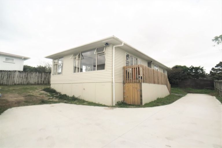 Photo of property in 8a Harrington Road, Henderson, Auckland, 0610