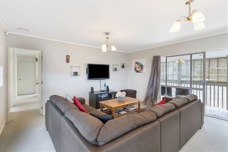 Photo of property in 41 Loughanure Place, Massey, Auckland, 0614