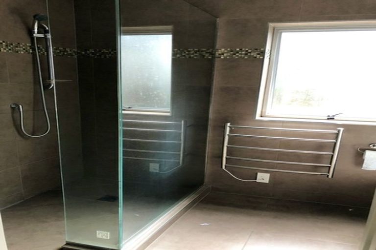 Photo of property in 2/205 Onewa Road, Birkenhead, Auckland, 0626