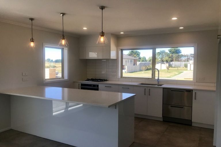 Photo of property in 5 Madison Street, Carterton, 5713