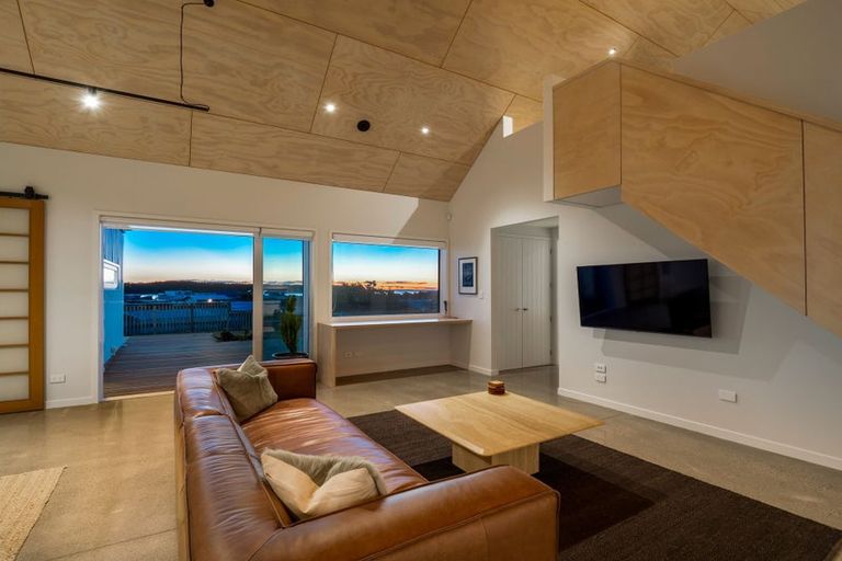 Photo of property in 2 Rangeview Rise, Foxton Beach, Foxton, 4815