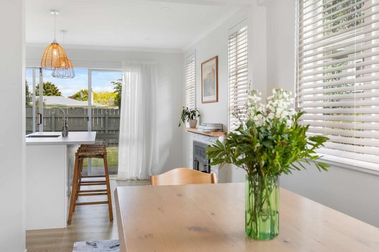 Photo of property in 37 Waterloo Crescent, Hokowhitu, Palmerston North, 4410