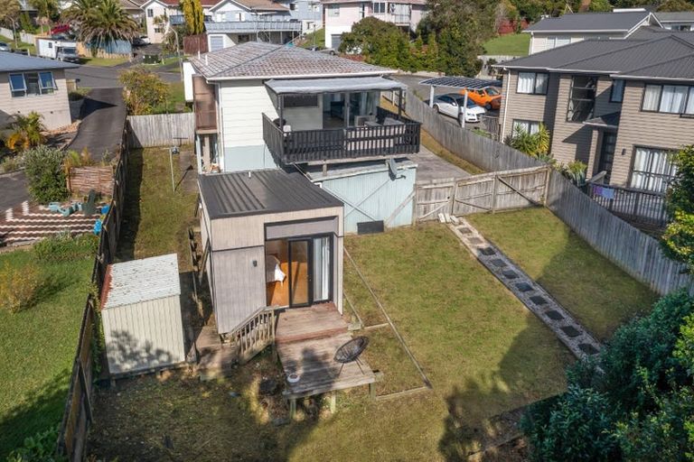 Photo of property in 2/20 Celeste Place, Totara Vale, Auckland, 0627