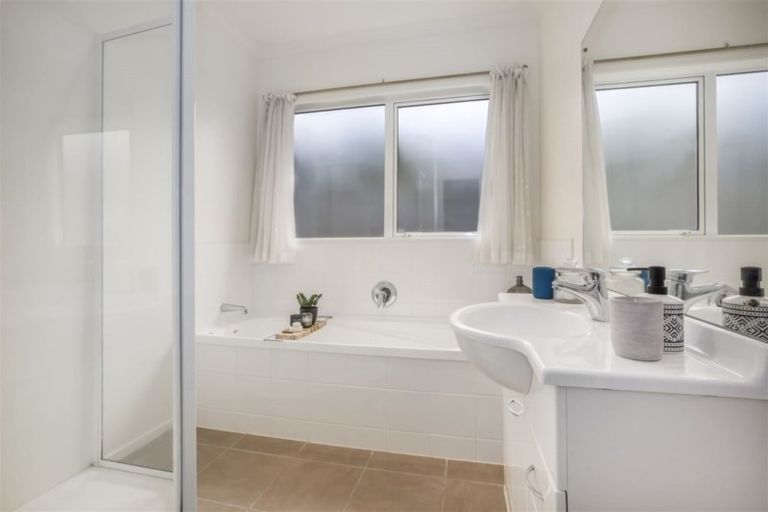 Photo of property in 19 Kahurangi Heights, Aotea, Porirua, 5024