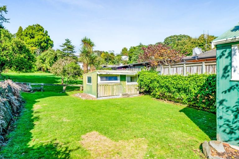 Photo of property in 6 Ridge Lane, New Plymouth, 4310