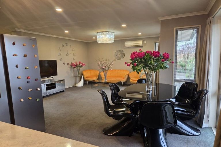 Photo of property in 219b Main North Road, Redwood, Christchurch, 8051